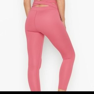 Victoria's Secret strappy back incredible essential legging high rise 7/…